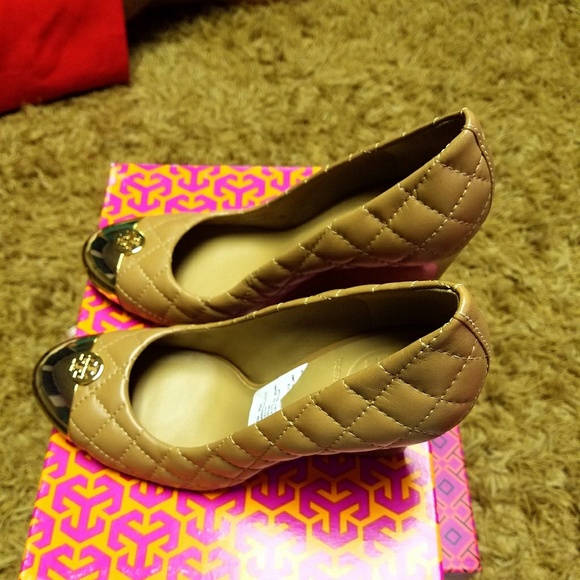 SOLD ⬆️Authentic tory Burch wedge - Picture 1 of 8